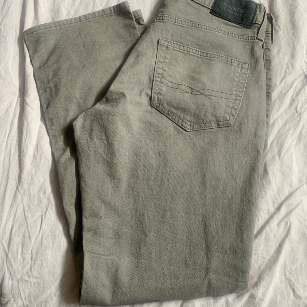 Size 29/30 men’s LEVIs dress slacks. Gray.